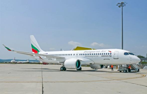 „България Еър“ с воден салют за първия демонстрационен полет на новия самолет Airbus A220-300