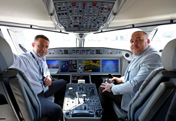 Капитан Радослав Василев в интервю пред БТА: „За мен е чест и привилегия да пилотирам един от най-модерните самолети в света - Еърбъс A220-300“