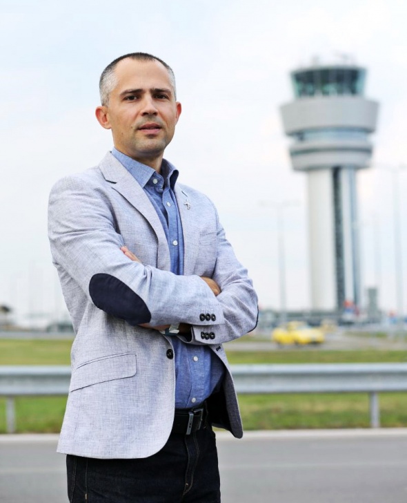 Авторът и водещ на предаването „Авиошоу“ по Bulgaria ON AIR Александър Богоявленски грабна наградата на Асоциацията на българските авиолинии!